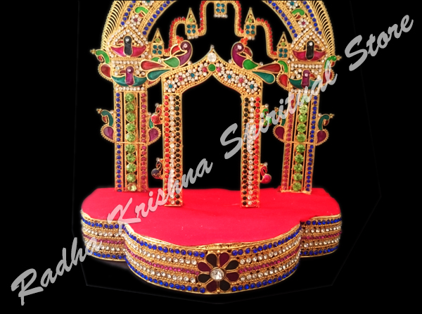 <p>
	Glancing-Peacock-Mandap-alter</p>