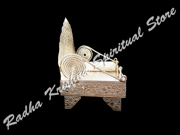 <p>
	Glorious Charms Silver Plated Throne Singhasan</p>