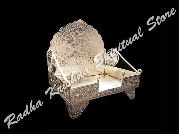 <p>
	Glorious Charms Silver Plated Throne Singhasan</p>